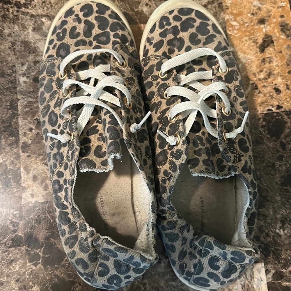 Time and Tru size 10 leopard print sneakers 🐆